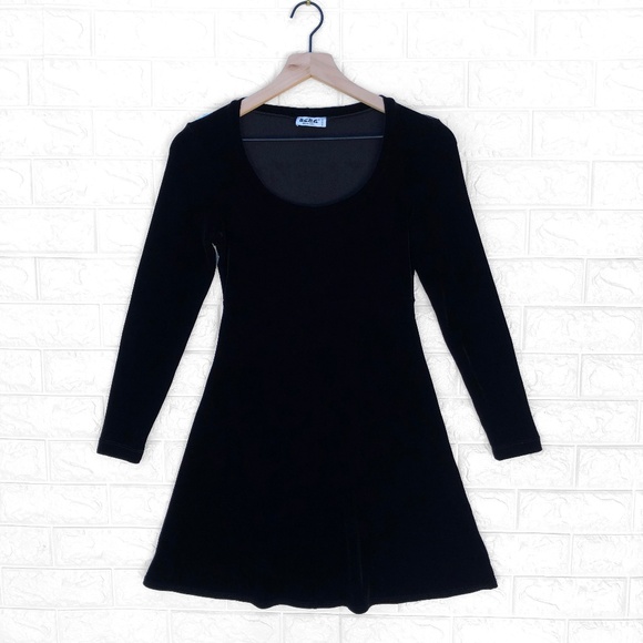 BCBG Dresses & Skirts - BCBG Vintage Velvet 90's Little Black Mini Dress BCBG Dresses & Skirts - BCBG Vintage Velvet 90's Little Black Mini Dress